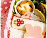 A picture of step 6 of Hello Kitty Sandwich Bento.
