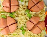 Foto langkah ke 3 dari resep Mie Sosis Kukus.