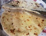 A picture of step 3 of Masalay dar Besan ki roti.
