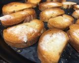 Hình bước làm 2 của món Bruschetta Trái Cây