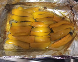 Foto del paso 6 de la receta: Lubina al papillote en horno sobre cama de pimiento amarillo
