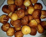 A picture of step 1 of Gullisuwa with coconut.