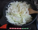 A picture of step 2 of Handy Caramelized Onions.