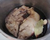 A picture of step 2 of Pig Feet with Italian Balsamic Vinegar.