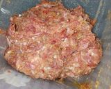 Foto del paso 2 de la receta: Albóndigas rellenas de queso crema, en salsa de tomate...!