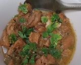 A picture of step 1 of مصالہ چکن.