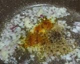 صورة لخطوة 2 من وصفة شوربة العيش مع الكوسا والطماطم 🍅🥣