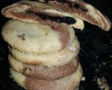 A picture of step 14 of Marble Lava Biscuits.