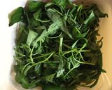 Foto langkah ke 1 dari resep Tumis kangkung ebi kering.