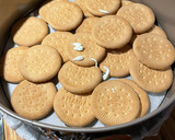 Foto del paso 3 de la receta: Tarta de galletas y limón