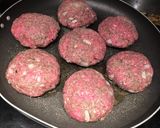 A picture of step 2 of P-lo's Salisbury Steak and Gravy.