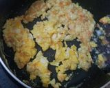 Foto langkah ke 5 dari resep Mpasi 10+ Nasi Tim Tumis Tahu Telor Orak Arik.