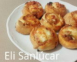 Foto del paso 5 de la receta: Rollitos de hojaldre al estilo pizza con huevo de codorniz