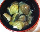 A picture of step 1 of A Standard! Hamaguri Clam Sake Simmer.