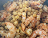 Foto del paso 5 de la receta: Garbanzos con langostinos