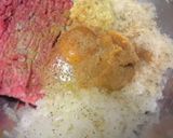 A picture of step 1 of Bikkuri Restaurant-style Hamburger.
