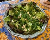 Une image de l'étape 10 de Salade verte aux deux fromages, persil et sauce verte.