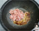 รูปขั้นตอนการทำที่ 3 ของ กะเพราหมูยอ(ทอด)​