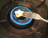 Foto langkah ke 6 dari resep S'mores Toast (Roti Panggang S'mores).