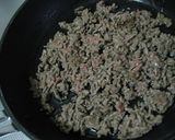 A picture of step 2 of Spicy Meat Soboro and Mushroom Rice Bowl.