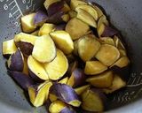 A picture of step 4 of Daigaku Imo (Deep-Fried & Caramelized Sweet Potatoes) in a Rice Cooker.