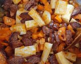 Kolbászos krumpligombóc leves recept fázis 2 fotója