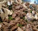 A picture of step 4 of Fettuccine with Sausage and Mushrooms.