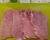 Foto del paso 2 de la receta: Rollitos de lomo a los dos jamones en salsa de setas