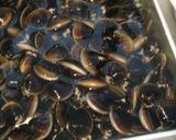 A picture of step 1 of Salty-Sweet Shijimi Clams To Serve With Rice.