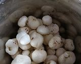A picture of step 2 of Sitafal ka kheer.