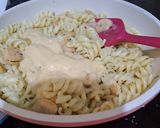 Foto langkah ke 3 dari resep Makaroni Spiral Carbonara Keju.
