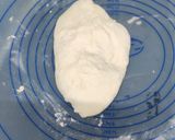 A picture of step 4 of Italian pizza.