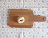Foto del passaggio 5 della ricetta Briochine con pomodorini secchi e mousse di crescenza al coriandolo