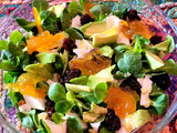 Ensalada de canónigos con aguacate, queso fresco y mermelada de naranja