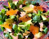 Foto del paso 3 de la receta: Ensalada de canónigos con aguacate, queso fresco y mermelada de naranja