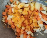 A picture of step 7 of Aloo carrot fry.