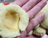Foto del paso 4 de la receta: 🥔🧀 Llapingachos 🧀 Tortillitas de papa rellenas de queso, a la sartén 🧀🥔