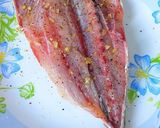 Foto del paso 1 de la receta: Cola de jurel blanco de roca con salteado de chimichurri