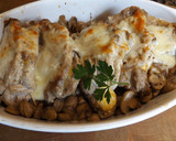 Foto del paso 3 de la receta: Chuletas horneadas con champiñones  al vino y mozzarella