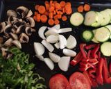 Foto del paso 5 de la receta: Muslos al horno con verduras