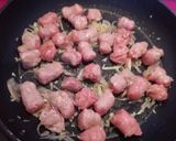 Foto del paso 2 de la receta: Salchichas al vino con repollo(col)