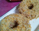 Foto langkah ke 5 dari resep 24.Donat Indomie Goreng.