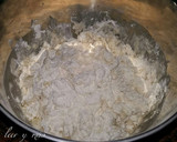 Foto del paso 1 de la receta: Hogaza de pan rellena de beicon, tres quesos y setas