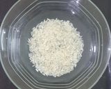 A picture of step 1 of Anjeer Kaju Doodh Paak.