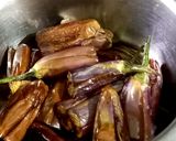A picture of step 2 of Baingan Ka Kalonji (Spiced Eggplant Curry).