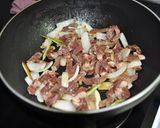 A picture of step 3 of Teppanyaki-Style Stir-Fried Beef with Scallions.