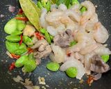 Foto langkah ke 3 dari resep Sambal Goreng Udang, Pete dan Telur.