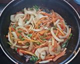 Foto langkah ke 5 dari resep Tumis tofu ayam kunyit.