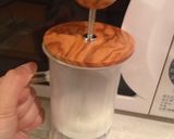 Hình bước làm 4 của món Cách pha cafe latte không cần máy