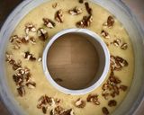 Foto del paso 5 de la receta: Bizcocho de yogur con nueces